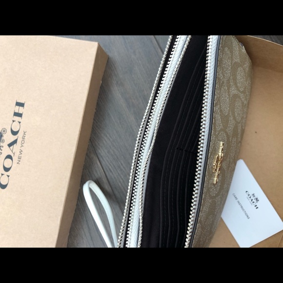 Coach Wristlet Wallet Purse - Picture 5 of 10